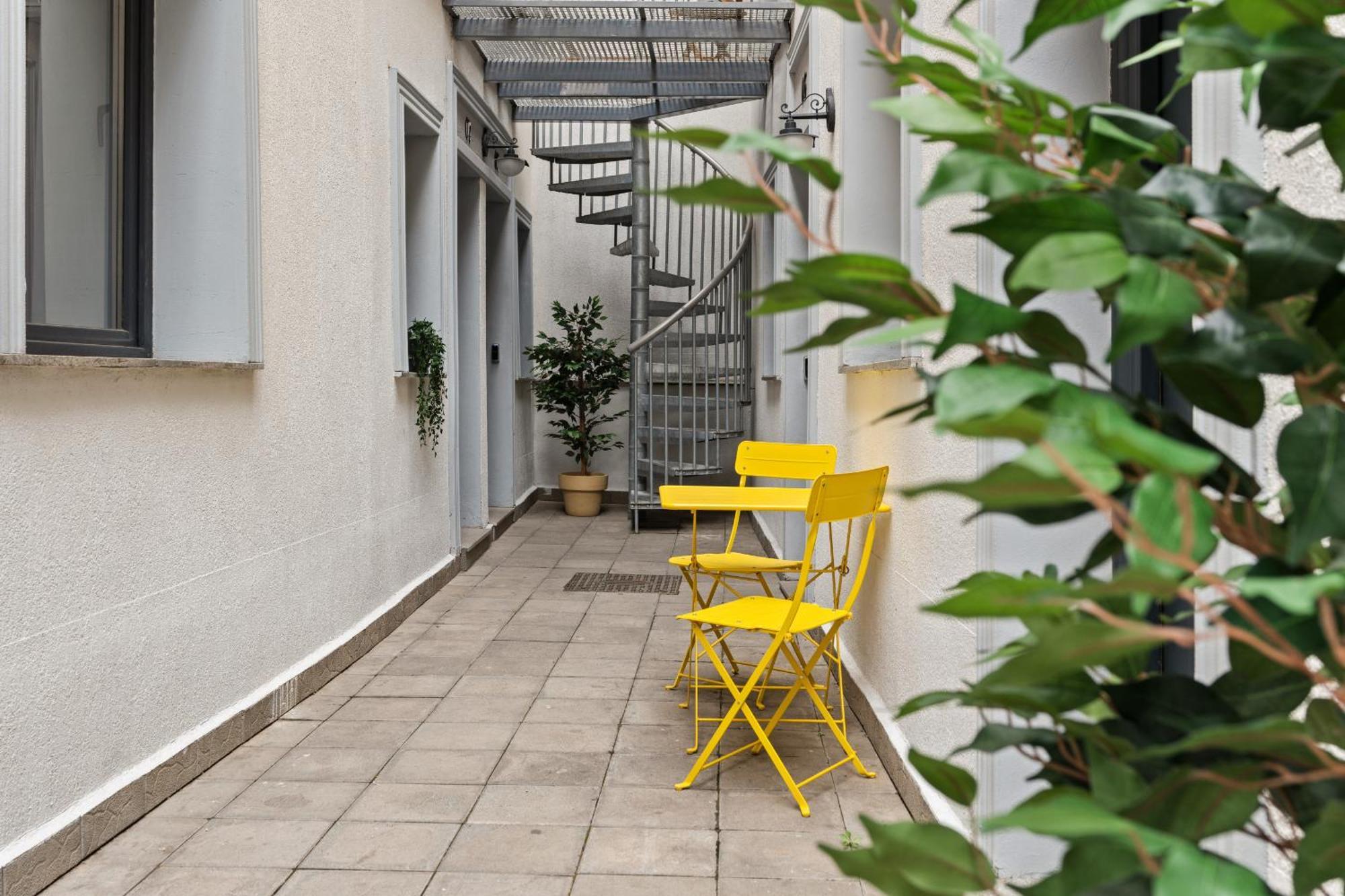 Little In Old Town Apartment